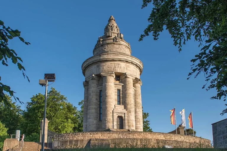 Vorschaubild: Erneuter Farbanschlag auf Burschenschaftsdenkmal in Eisenach