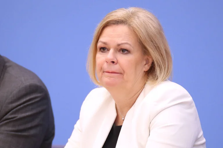 Vorschaubild: EU-Menschenrechtskommissar sieht Meinungsfreiheit in Deutschland gefährdet