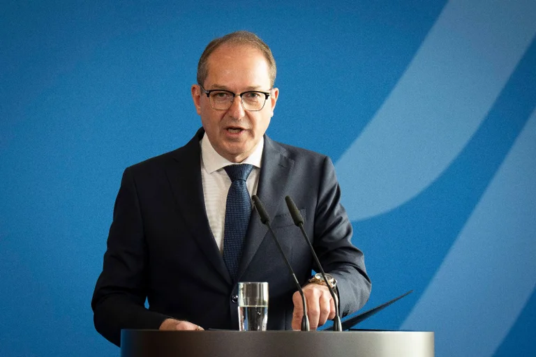 Vorschaubild: Klatsche für Dobrindt: Gericht stoppt Rückweisungen an der Grenze