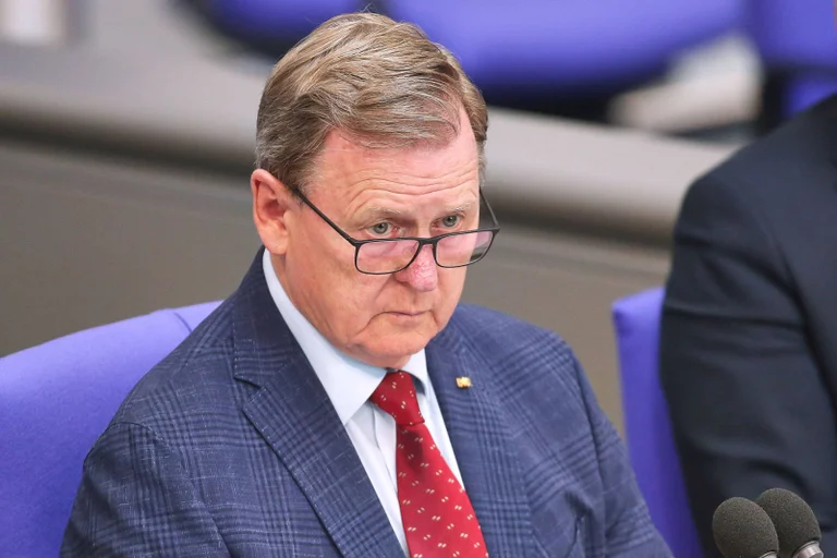 Vorschaubild: Linksextremismus: Bundestagsvizepräsident fordert Rückholung von Maja T.