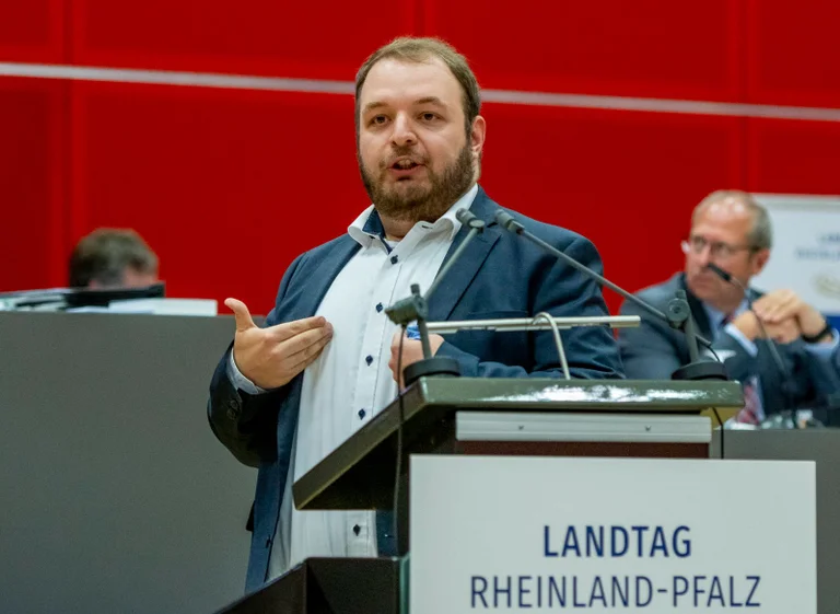 Vorschaubild: AfD Rheinland-Pfalz kündigt Verfassungsklage gegen neues Abgeordnetengesetz an