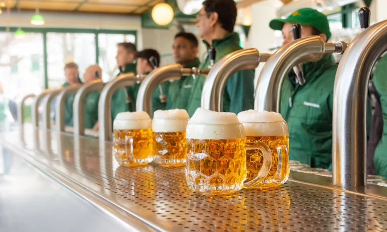 Vorschaubild: Gastronom gibt zu: Geschäft läuft nur noch mit billigen ausländischen Arbeitskräften