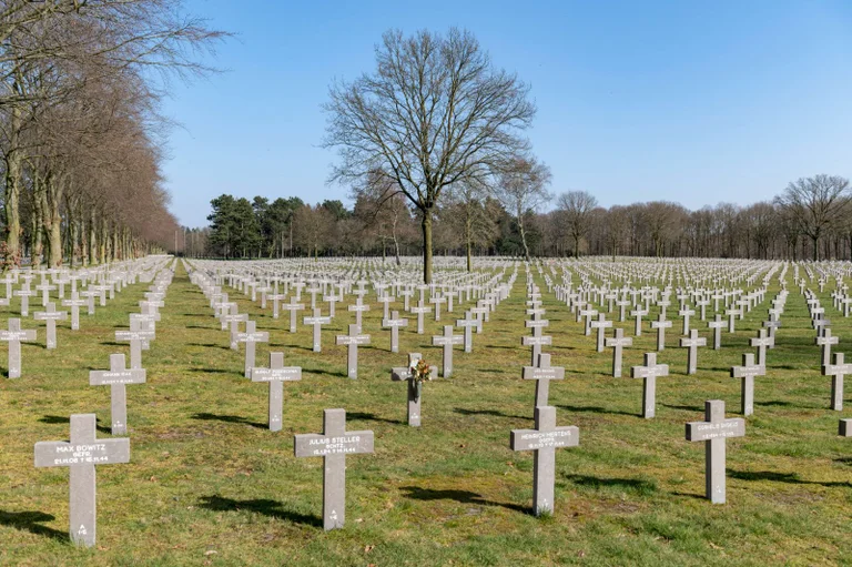 Vorschaubild: Mehr als 1,7 Millionen deutsche Kriegstote seit 1945 umgebettet