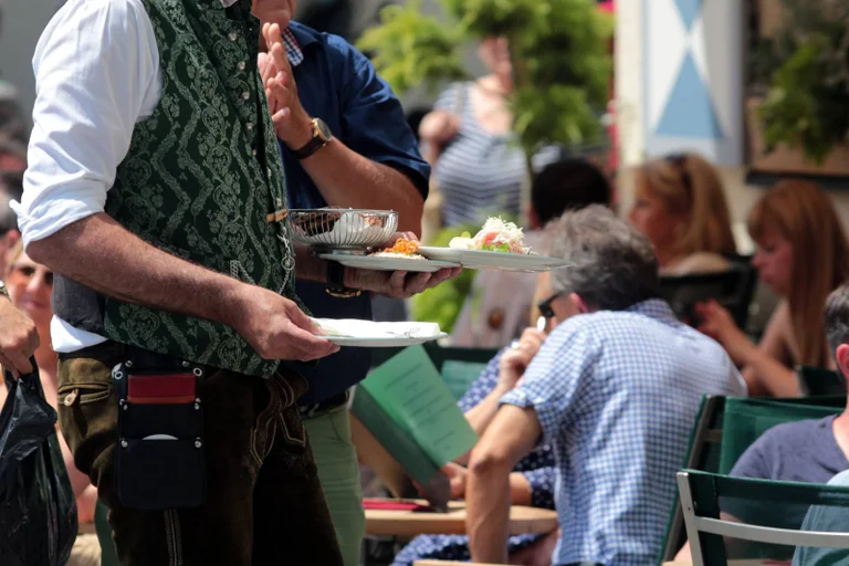 Vorschaubild: Deutschlands Gastronomie mit stärkstem Minus seit Corona