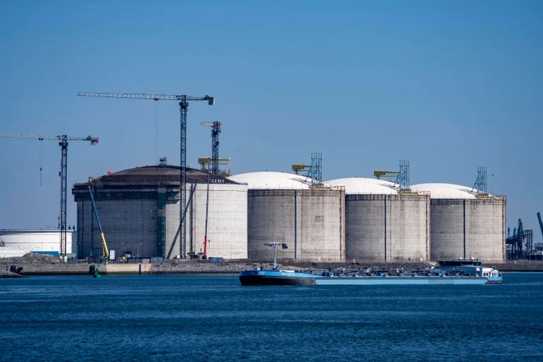 Vorschaubild: Falsche Versprechen: LNG laut neuer Studie nicht sauberer als Kohle