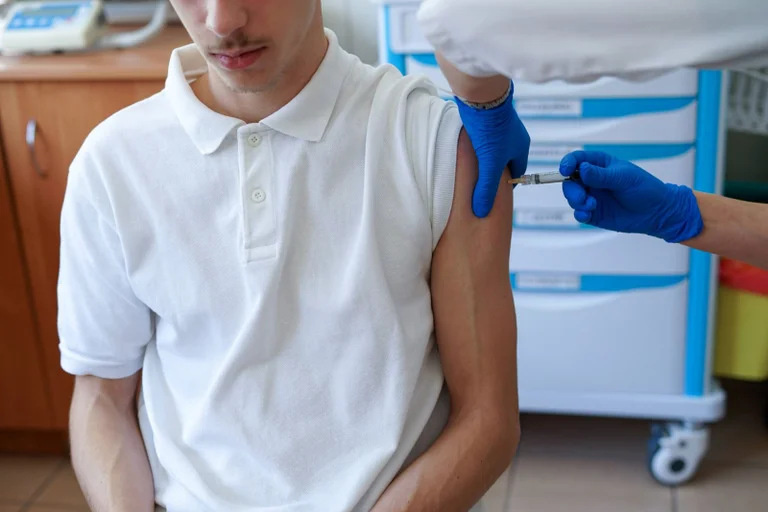 Vorschaubild: Studie belegt: Herzschäden nach Coronaimpfung bei jungen Männern häufiger