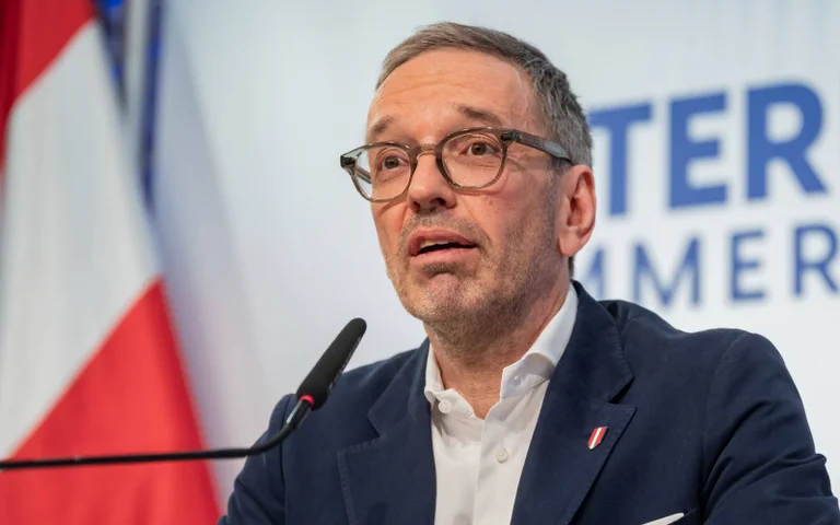 Vorschaubild: Fast 40 Prozent in Umfrage: FPÖ weiter auf Rekordkurs