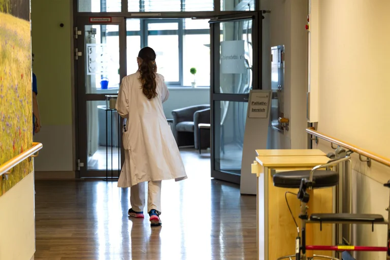 Vorschaubild: Trotz Ärztemangel: MV zahlt angehenden Medizinern nur 400 Euro