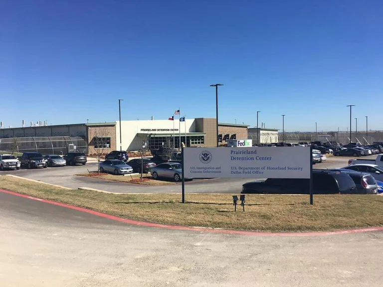 Vorschaubild:  Texas: Mehrere Personen griffen US-Abschiebebehörde mit Waffen an