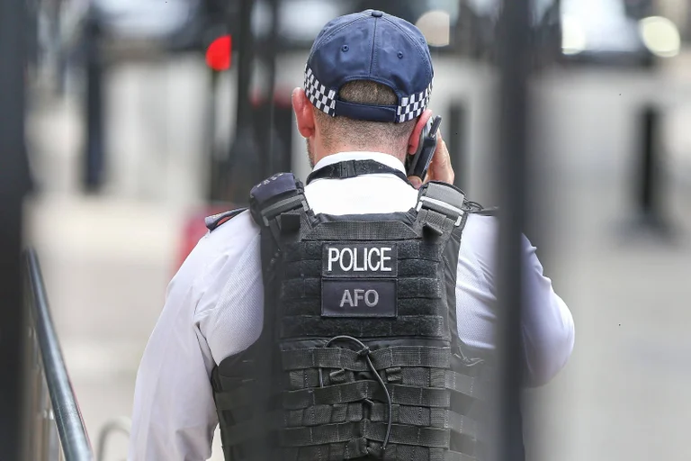 Vorschaubild: Großbritannien: Elitepolizei durchforstet Netz künftig nach migrationskritischen Beiträgen