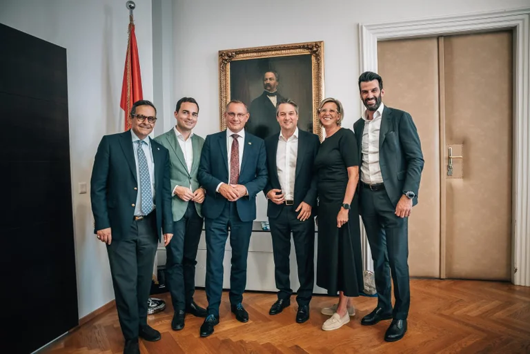 Vorschaubild: Chrupalla in Wien: FPÖ und AfD vereint gegen aktuelle Migrationspolitik