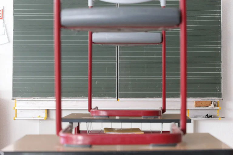 Vorschaubild: Nach Vorfall bei KZ-Gedenkfahrt: Schulamt muss Suspendierung von Schüler zurücknehmen