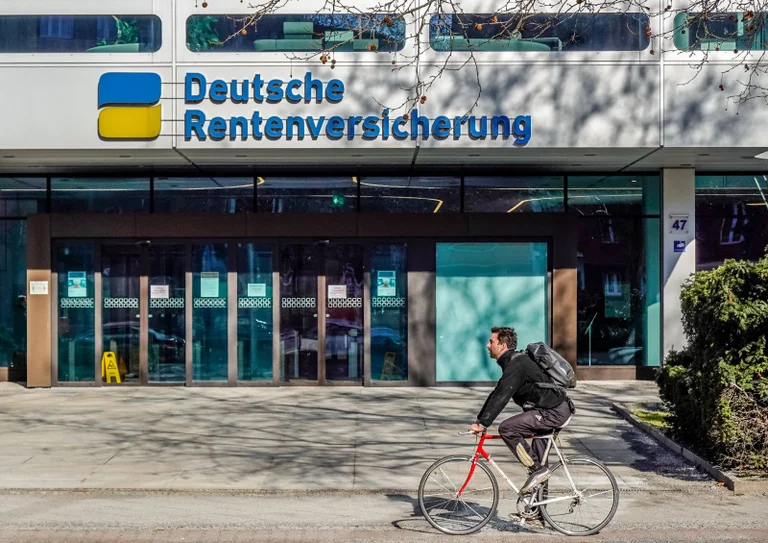 Vorschaubild: Immer mehr Rentenzahlungen gehen ins Ausland – Deutsche Wirtschaft unter Druck