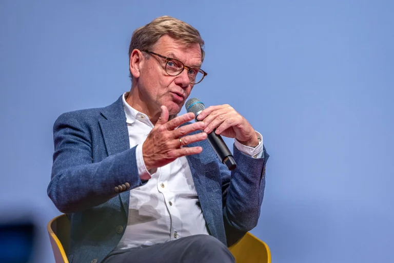 Vorschaubild: CDU-Außenminister Wadephul will linksextremen Gewalttäter nach Deutschland zurückholen