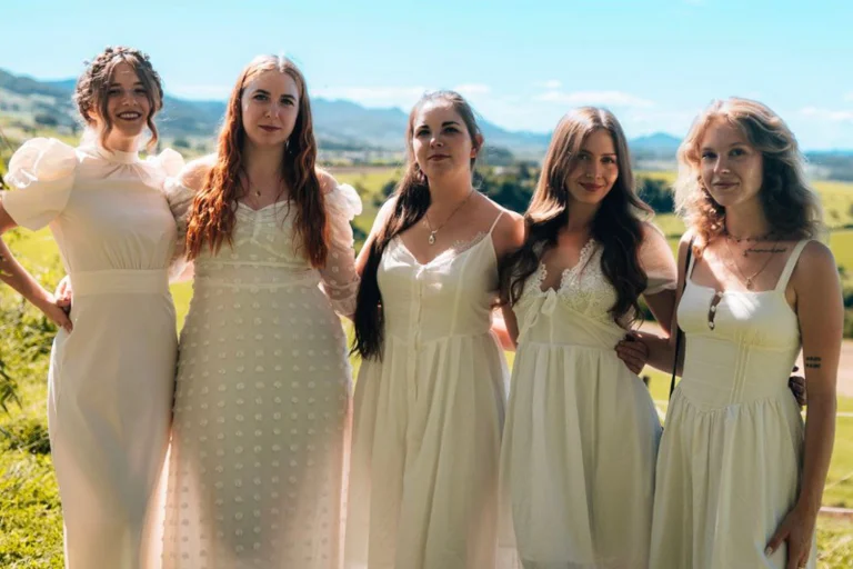 Vorschaubild: ÖRR-Schauspieler bedrängt rechte Frauengruppe mit obszönen und gehässigen Kommentaren