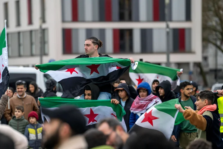 Vorschaubild: Nach Sturz von Assad: Nur 1.900 Syrer verlassen Deutschland, Zehntausende wollen bleiben