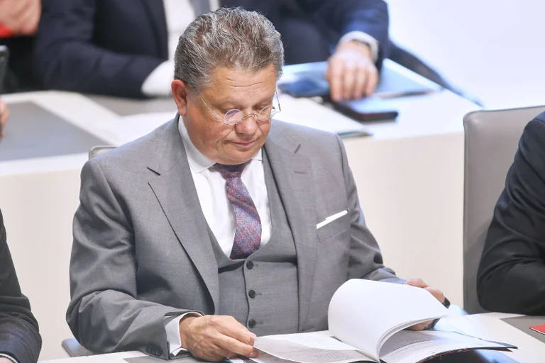 Vorschaubild: Steuergeldverschwendung pur: Niedersachsen pumpt Millionen in Dolmetscher-Chaos