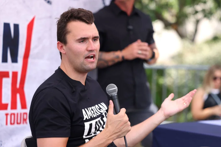 Vorschaubild: USA: MAGA-Influencer Charlie Kirk nach Attentat verstorben