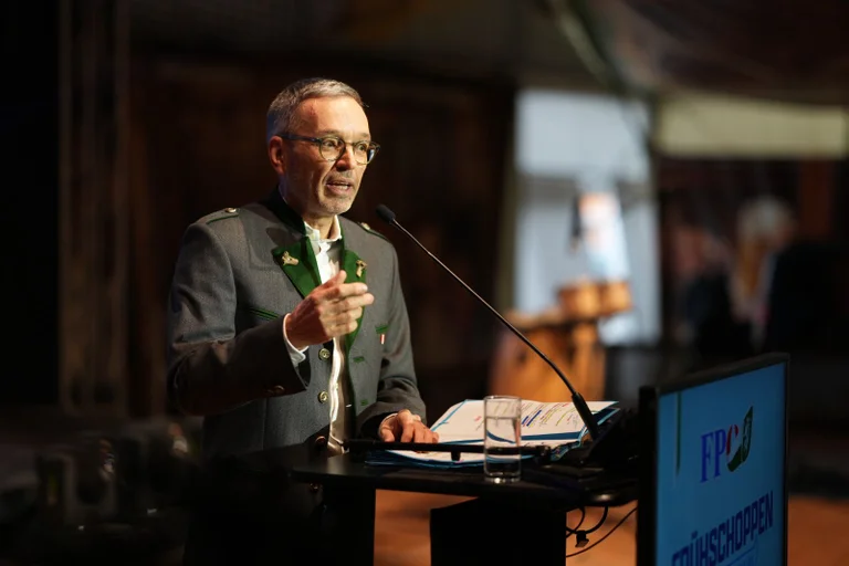 Vorschaubild: Kickl über Schwarz-Rot-Pink: „Diese Regierung ist ein Hoffnungskiller“