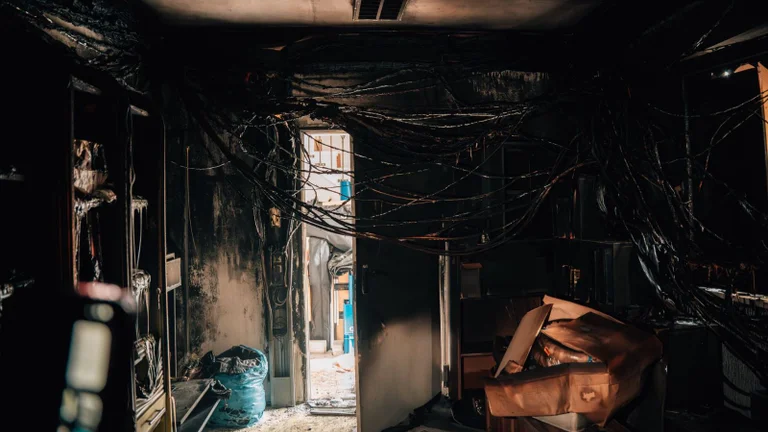 Vorschaubild: Linksextremismusverdacht: 20-Jähriger nach Brandangriffen auf AfD und CSU festgenommen