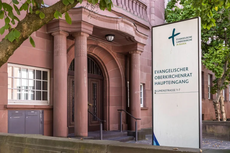 Vorschaubild: Treue zu Gott – aber nicht zum Land? Württembergische Landeskirche geht gegen Rechte vor