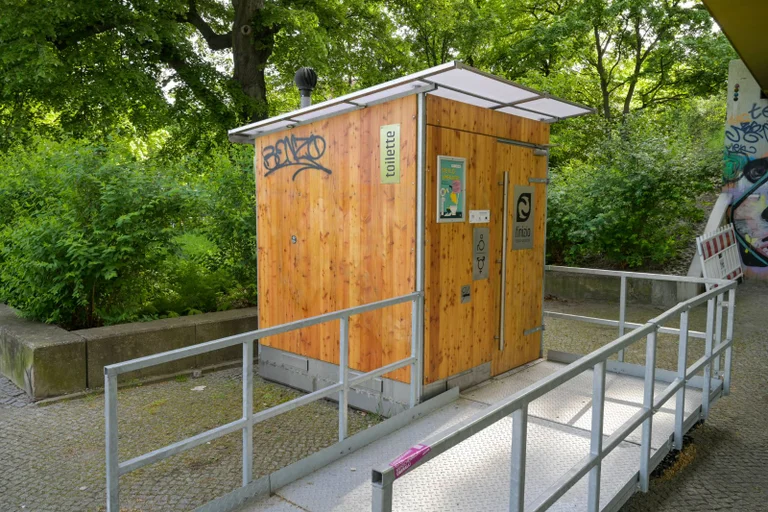 Vorschaubild: Berlin: 2,6-Millionen-Euro-Toiletten stehen vor dem Aus