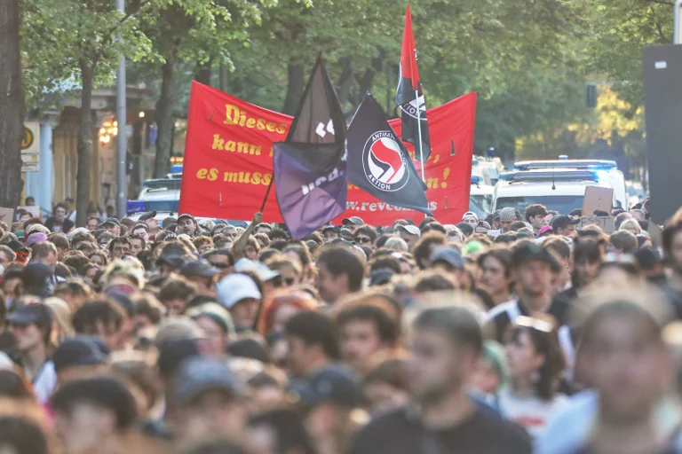 Vorschaubild: Von RAF bis Palästina-Protest: Linksextremismus laut Experten für Frauen attraktiver