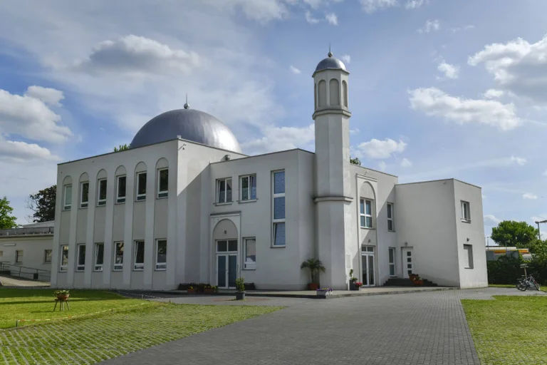 Vorschaubild: Tag der Deutschen Einheit zweitrangig? Grünen-Politikerin wirbt für Moscheebesuch