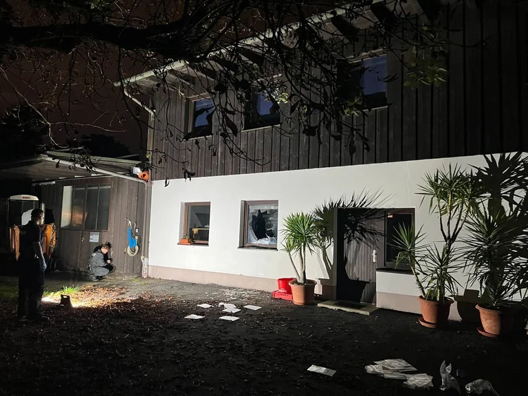 Vorschaubild: München: Mutmaßlich linksextremer Brandanschlag auf AfD-Wahlkreisbüros