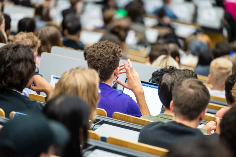 Vorschaubild: Hörsaalgeflüster (10): Weg mit den Geschwätzwissenschaften? 