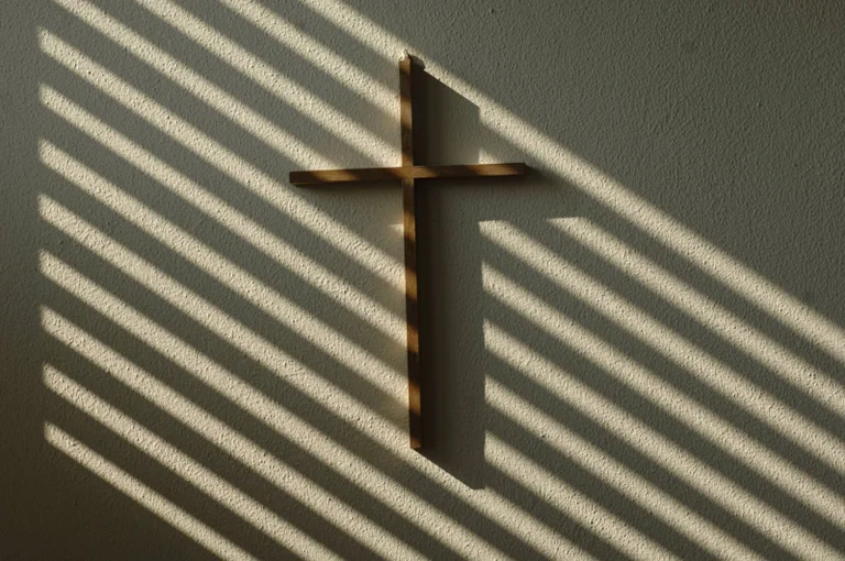 Vorschaubild: Christliche Symbole an Tiroler Schule unerwünscht? Kreuze aus Klassenzimmern abgehängt und entsorgt