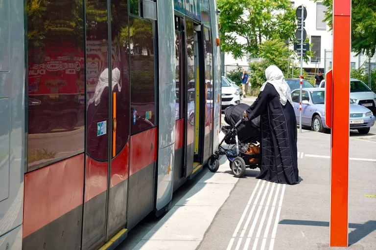 Vorschaubild: Harter Asylkurs: Migranten verlassen Niederösterreich in Richtung Wien