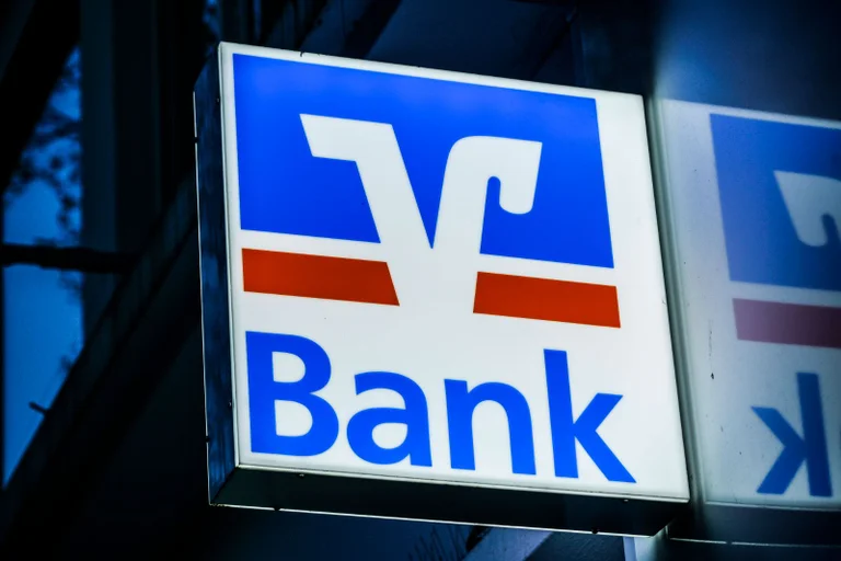 Vorschaubild: Journalist: „Banken, die die AfD als Kunden haben, sind rechts“