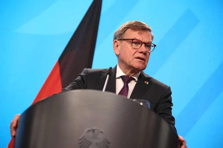 Vorschaubild: Wadephuls woke Außenpolitik: Von Clubkultur-Diplomatie bis Klima-Journalismus