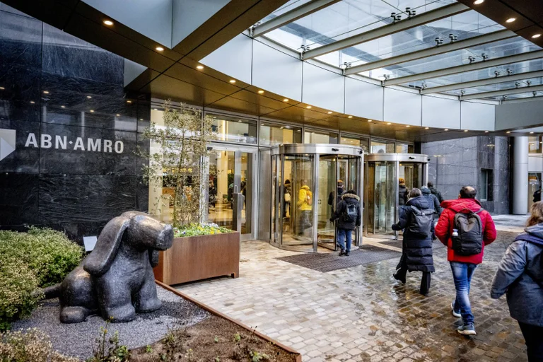 Vorschaubild: Niederländische Bank plant massiven Stellenabbau – KI soll zentrale Abläufe übernehmen