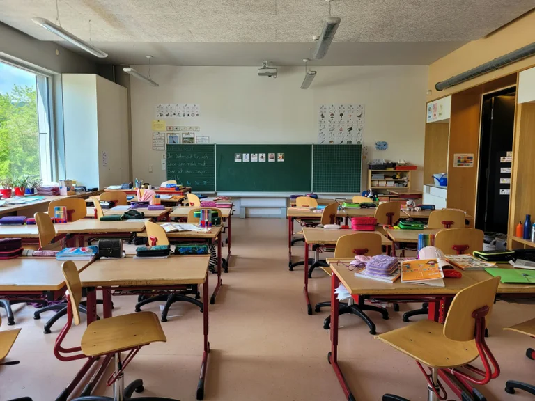 Vorschaubild: Wiener Schulen im Wertechaos: Muslimische Lehrer verweigern Kolleginnen den Handschlag