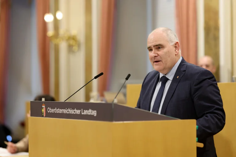 Vorschaubild: Oberösterreich: Schwarz-Blau positioniert sich als Gegenmodell zur Wiener Schuldenpolitik