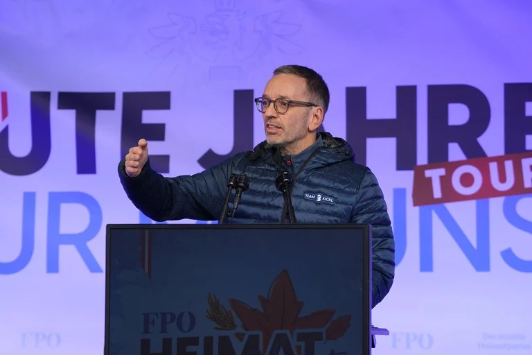 Vorschaubild: Neue Umfrage: Kickl als klarer Kanzlerfavorit – Regierung verliert weiter an Rückhalt