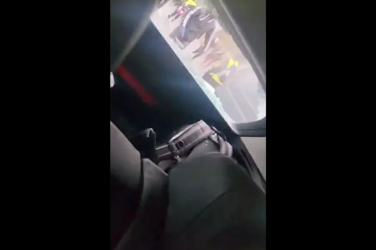 Vorschaubild: Gießen: Linke beschädigen Fahrzeug – doch Medien warnen vor dem AfD-Autofahrer