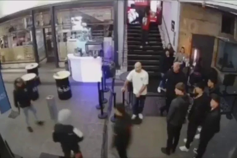 Vorschaubild: Leipzig: Syrer bedrohte Security mit Maschinengewehr, weil er nicht in Club gelassen wurde