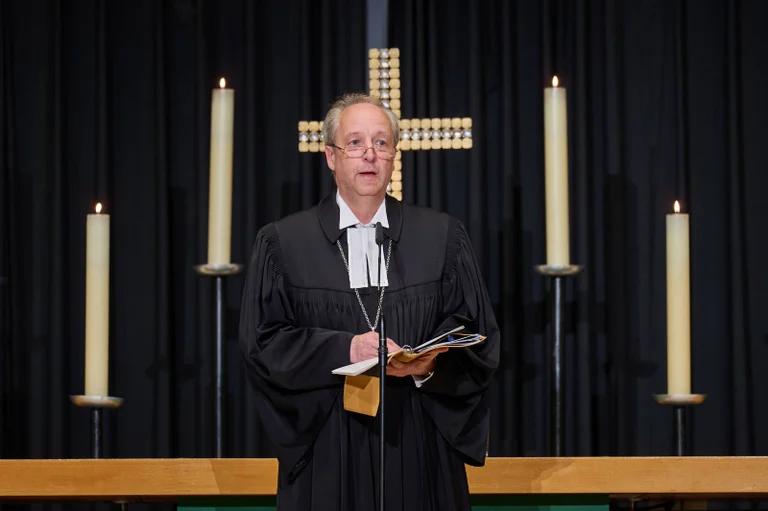 Vorschaubild: Kirchensteuer für Migration: EKD finanziert Kabul-Luftbrücke mit 100.000 Euro