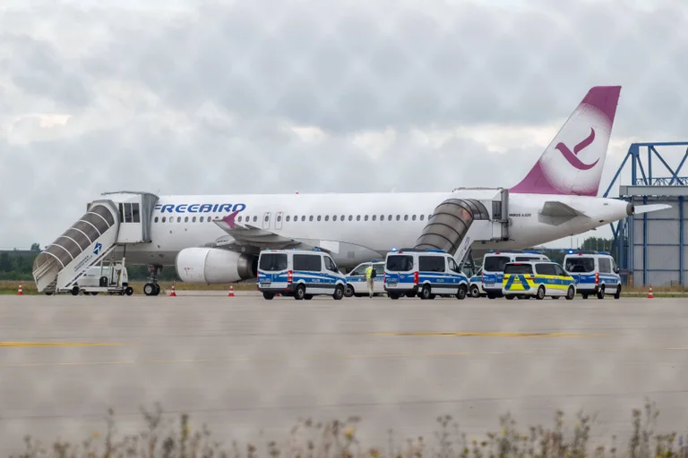 Vorschaubild: Stillstand in Niedersachsen: Hunderte ausreisepflichtige Libanesen und Iraner werden nicht abgeschoben