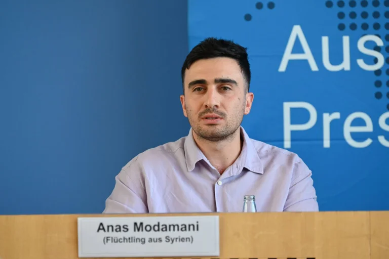 Vorschaubild: Bekannter Merkel-Flüchtling fordert: „Syrer sollen selbst über Rückkehr entscheiden“