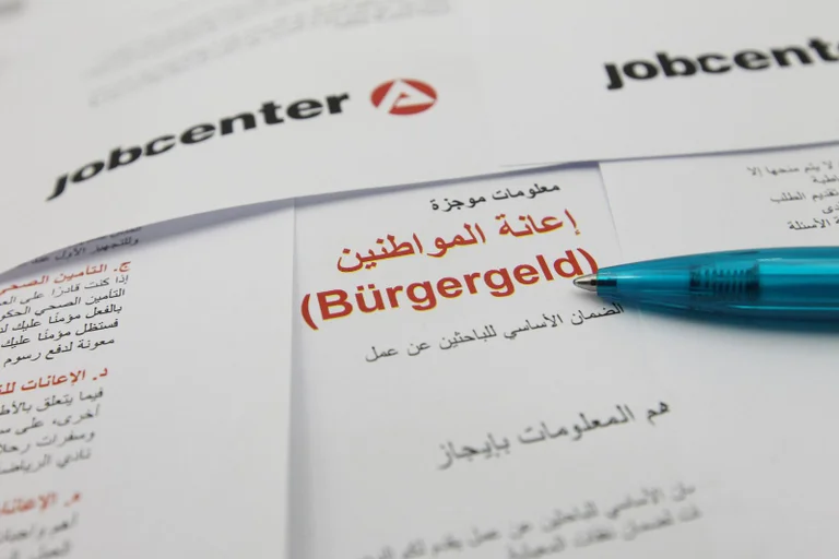 Vorschaubild: Milliardenproblem Bürgergeld: Offene Rückforderungen explodieren, Ausländeranteil hoch