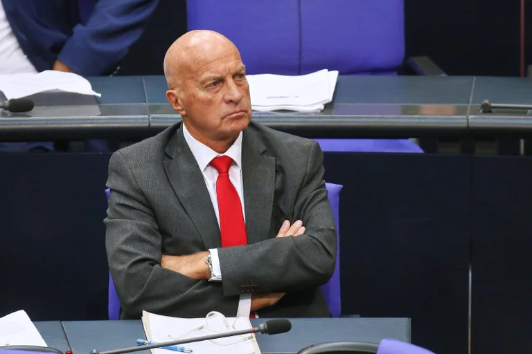 Vorschaubild: Wehrpflichtdebatte: AfD-Politiker Lucassen greift Höcke mit verzerrter Darstellung an