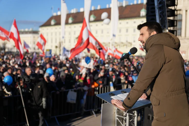 Vorschaubild: Milliardenlast aus der Coronazeit: FPÖ sieht Steuerhammer auf Bevölkerung zukommen