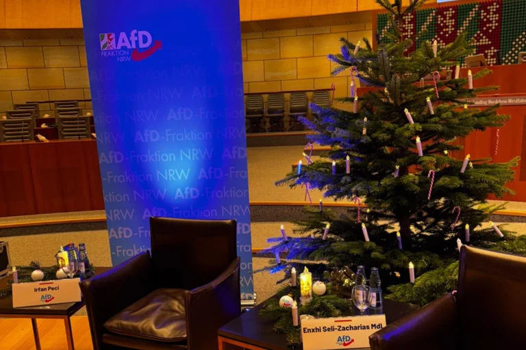 Vorschaubild: „Zum Schutz des Parkettbodens“: Landtag in NRW verbannte Weihnachtsbaum von AfD-Veranstaltung