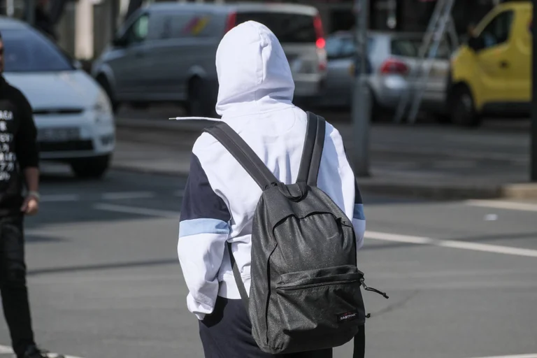 Vorschaubild: Explodierende Jugendkriminalität in Oberösterreich: FPÖ zwingt SPÖ zu härterem Durchgreifen