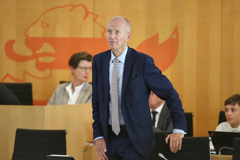 Vorschaubild: Machokultur an hessischen Schulen: CDU-Minister leugnet Problem und beschwört „Multikulti“