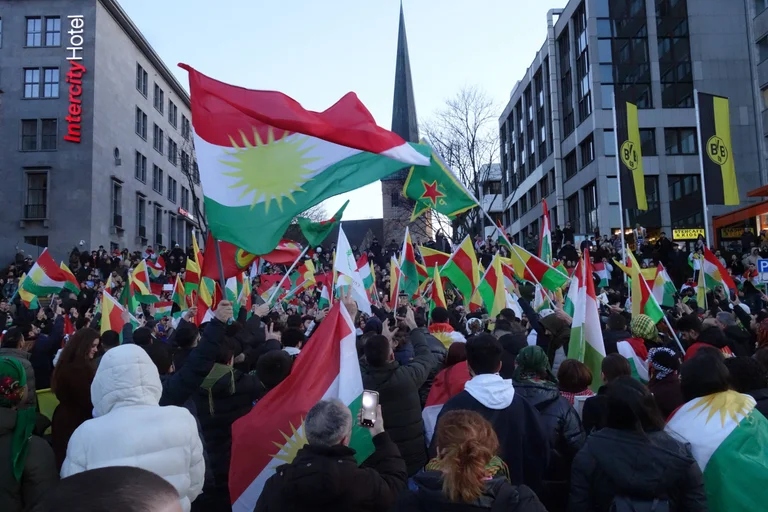 Vorschaubild: Importierter Konflikt auf deutschen Straßen: Randale bei Kurden-Demos in NRW